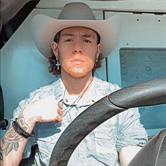 Meet your Posher, Clay - Picture 1 of 3